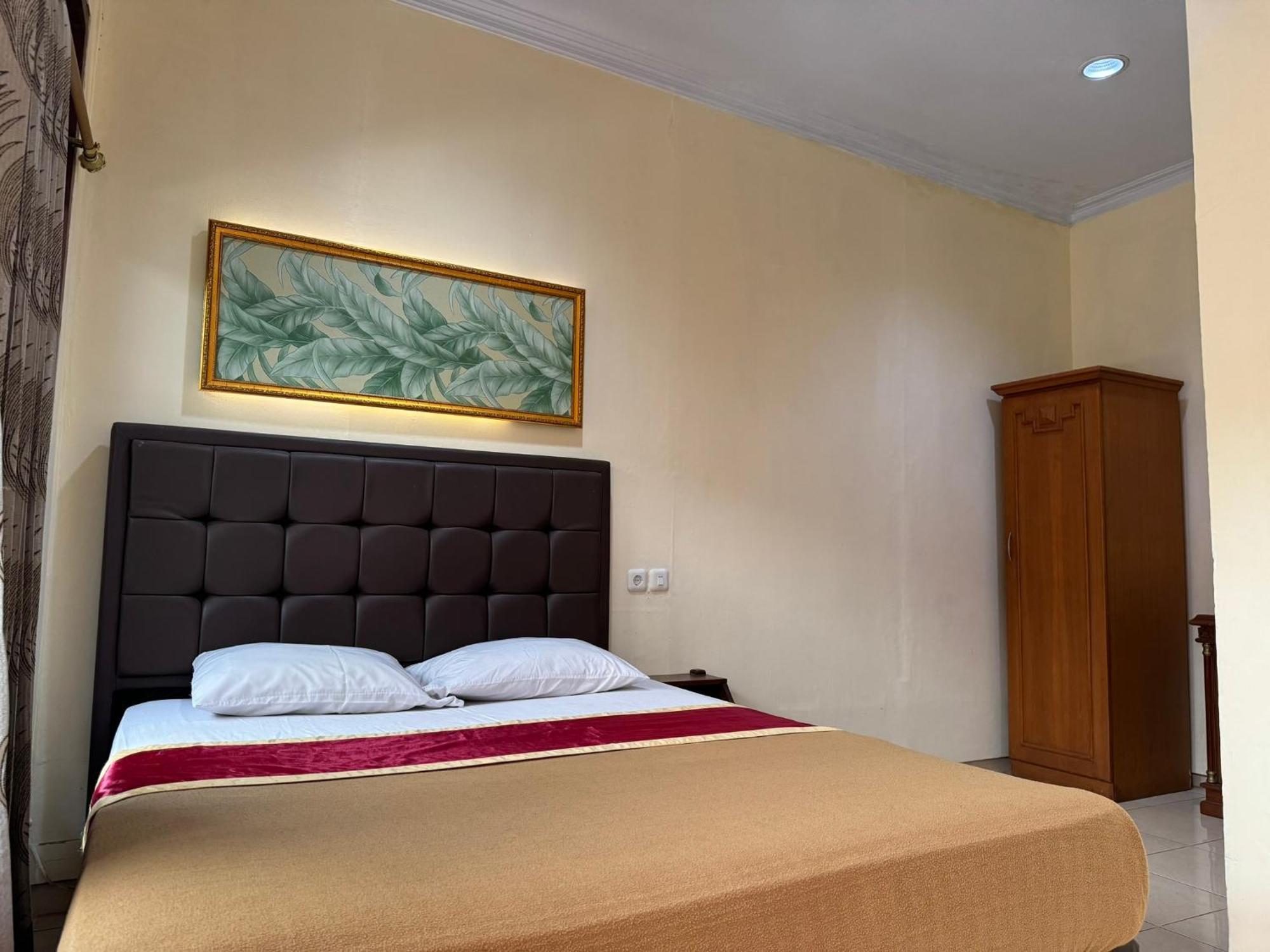 Hotel Priangan Cirebon Exterior foto