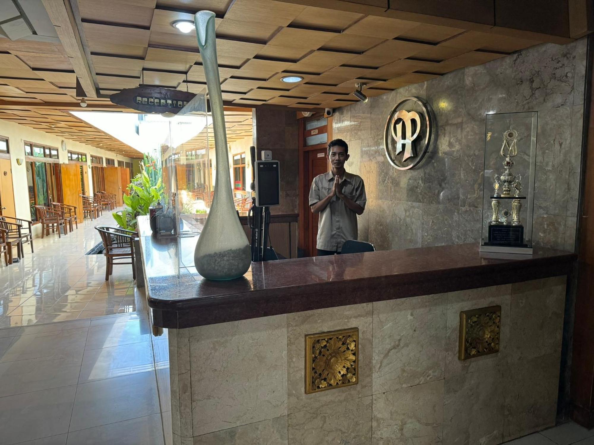 Hotel Priangan Cirebon Exterior foto