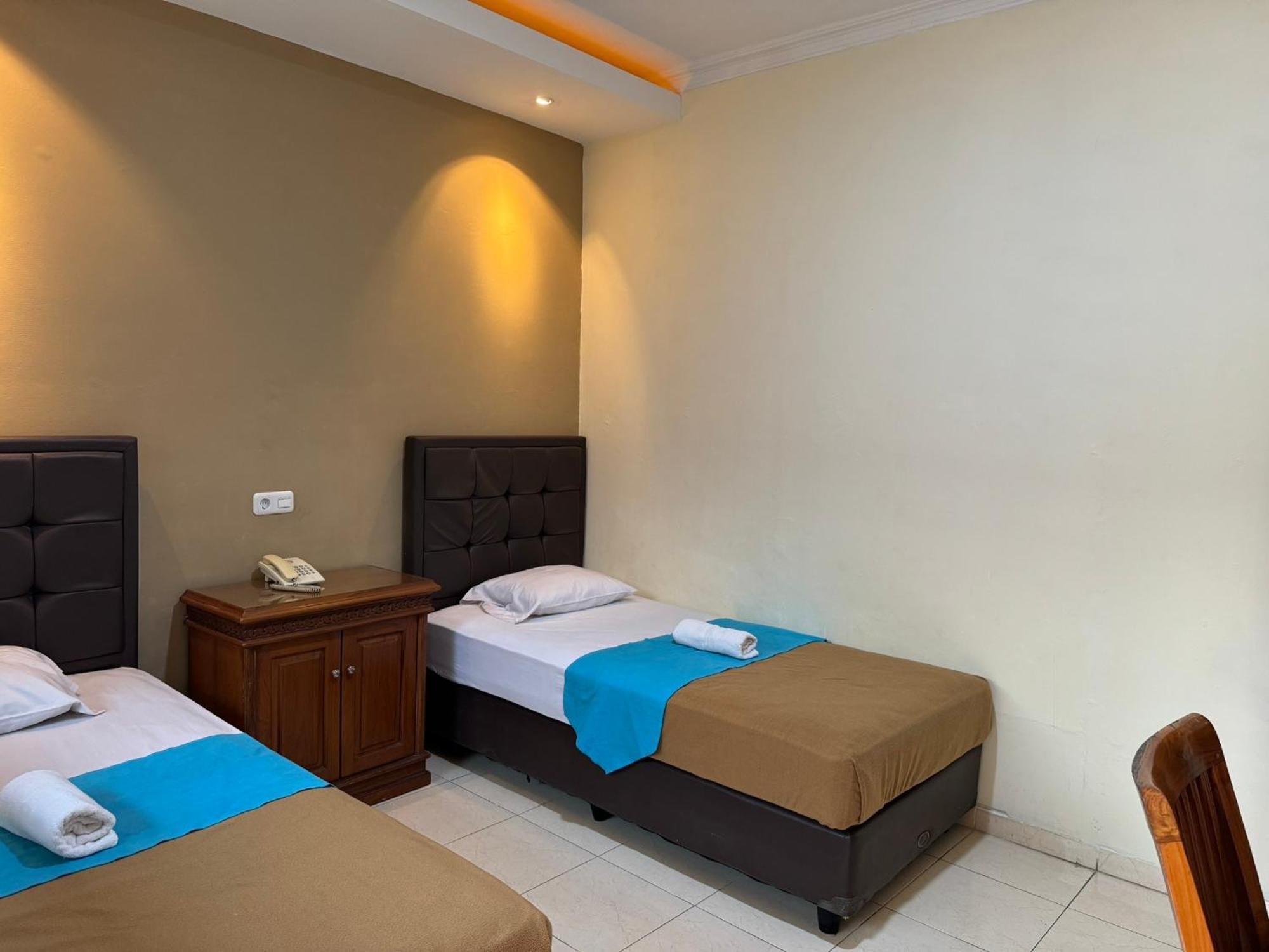 Hotel Priangan Cirebon Exterior foto