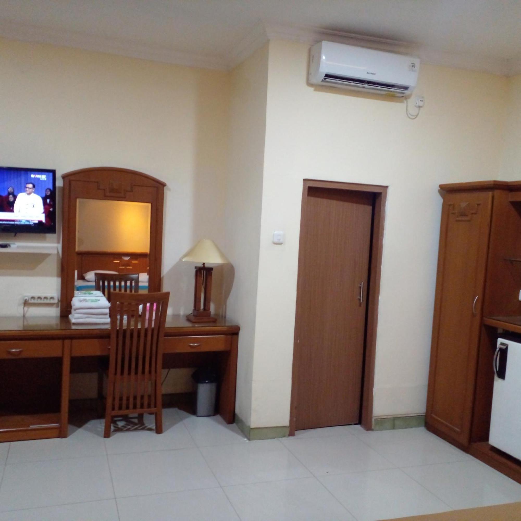 Hotel Priangan Cirebon Exterior foto