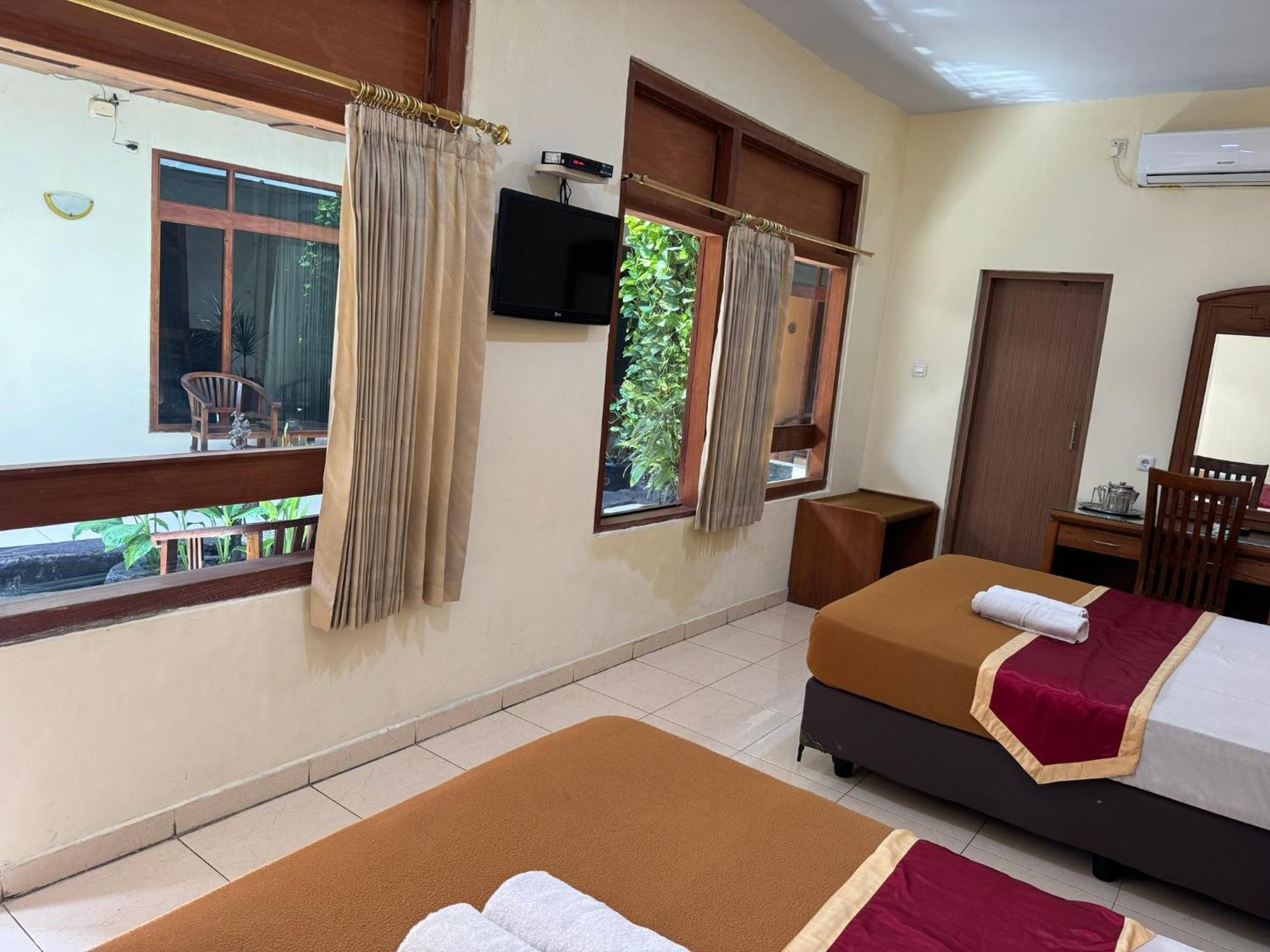 Hotel Priangan Cirebon Exterior foto