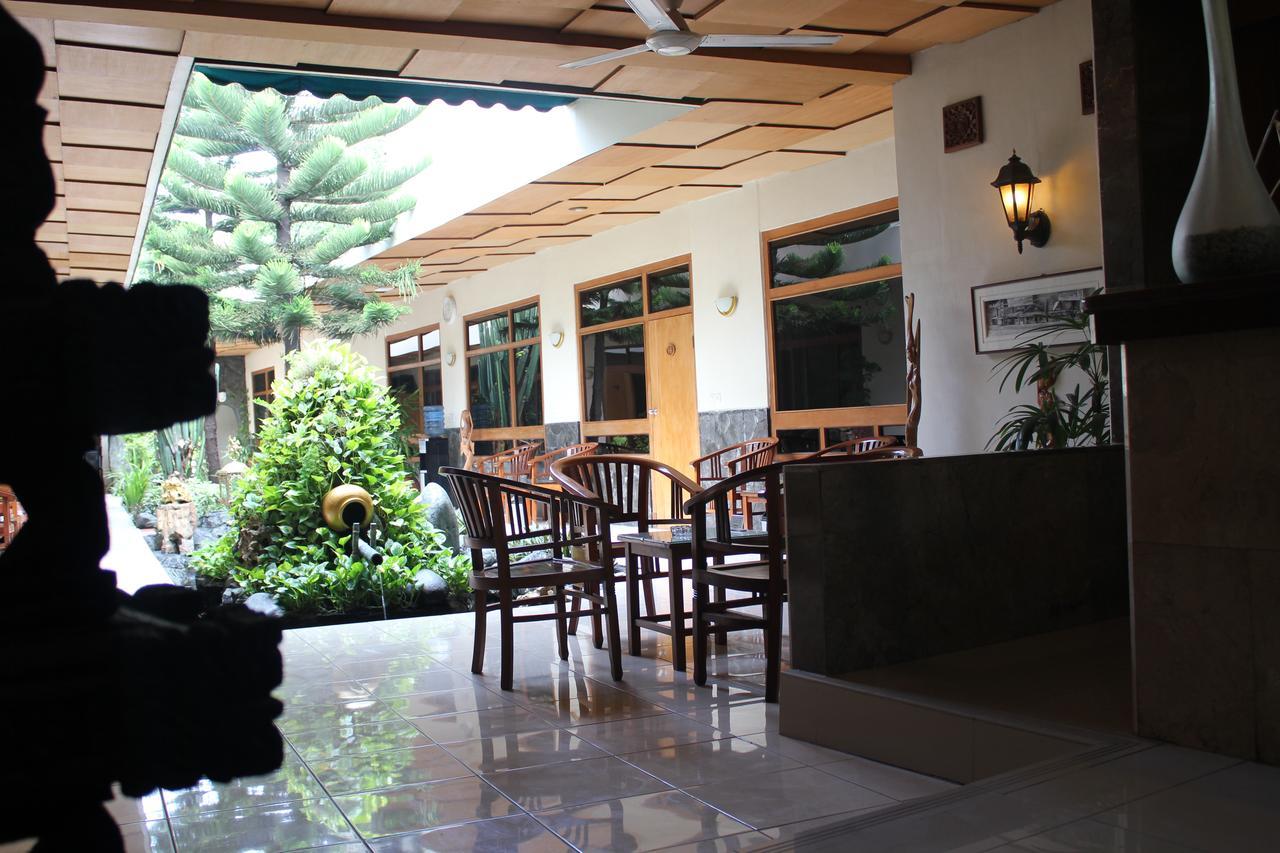 Hotel Priangan Cirebon Exterior foto